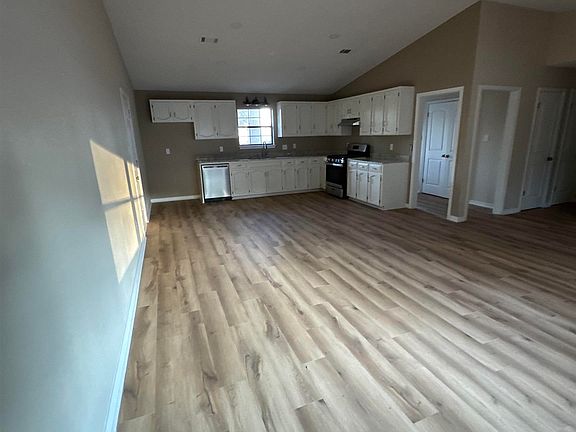 3rd image of 761 Sheila St