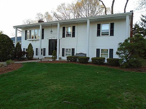 4th image of 42 Roger Williams Dr