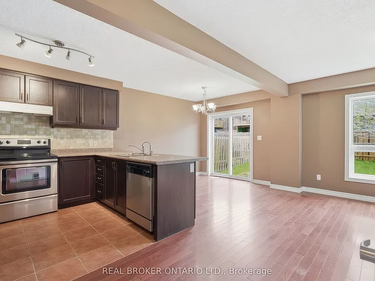 1047 Marquette Dr — Photo 11