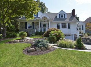 38 Edgewood Dr, Ho Ho Kus, NJ 07423