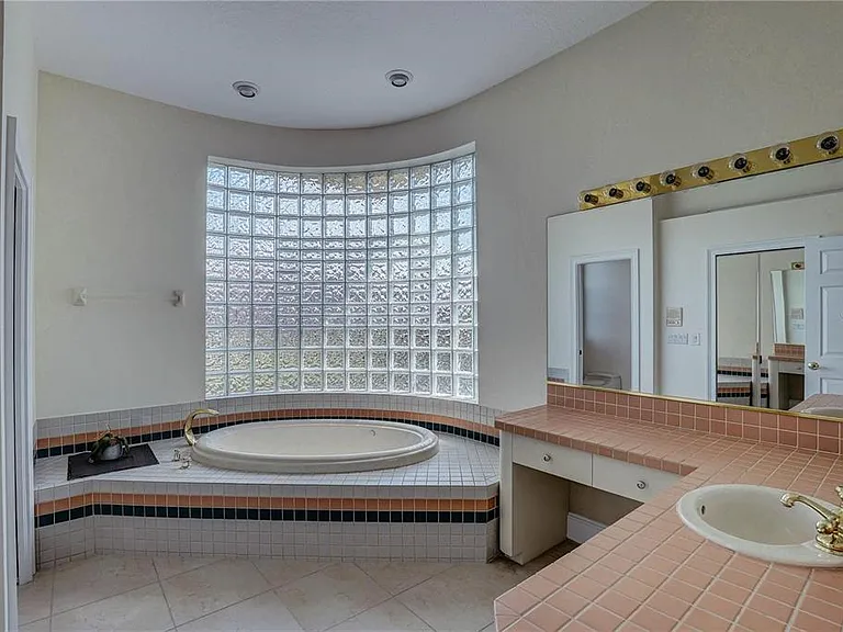 2208 Hampstead Ct — Photo 28