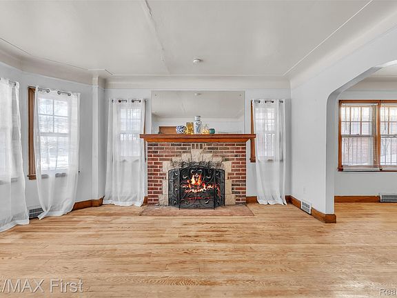 3rd image of 13991 Whitcomb St