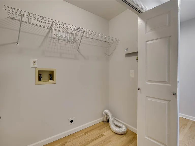 2111 Huron Dr — Photo 35