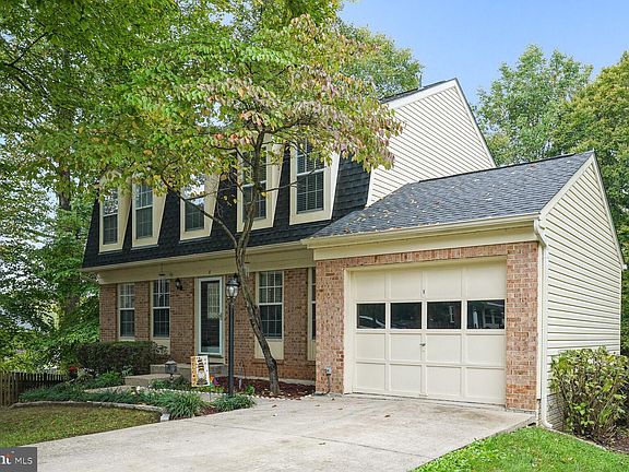 2nd image of 8 Grants Ct