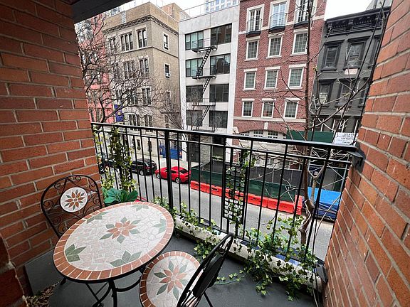 5th image of 239 E 84th St #3F