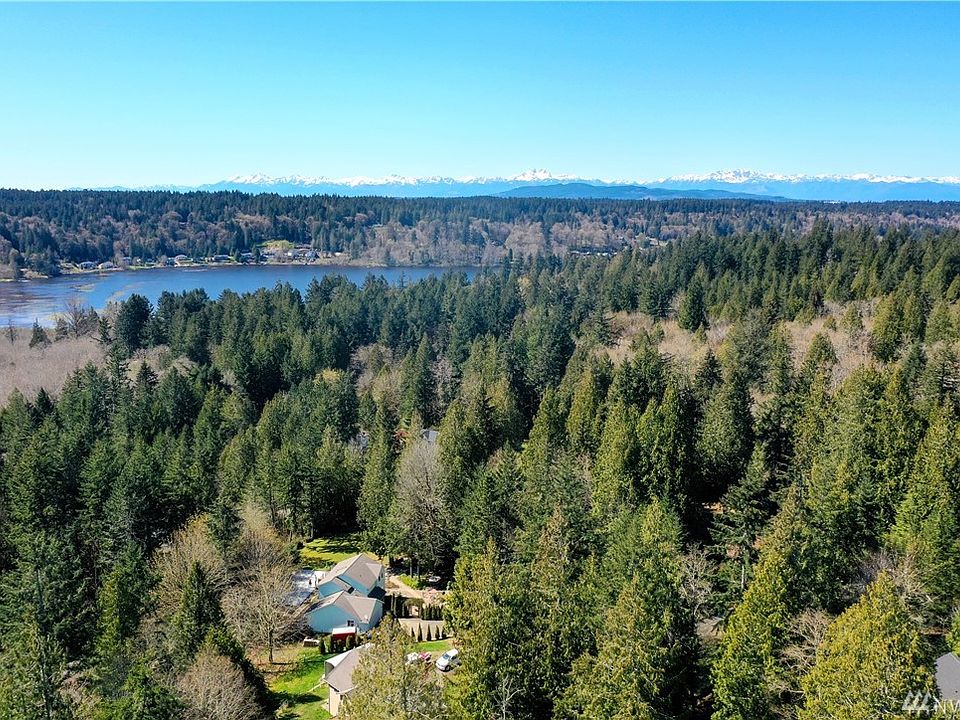 ENJOY THE PRIVACY AND CLOSENESS TO LONG LAKE
