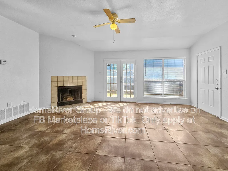 3 bed, 2.0 bath, 1016 sqft, $1,300 — Photo 2