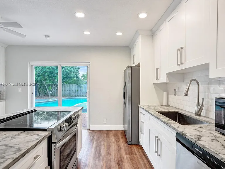 2281 SW 15th St — Photo 24