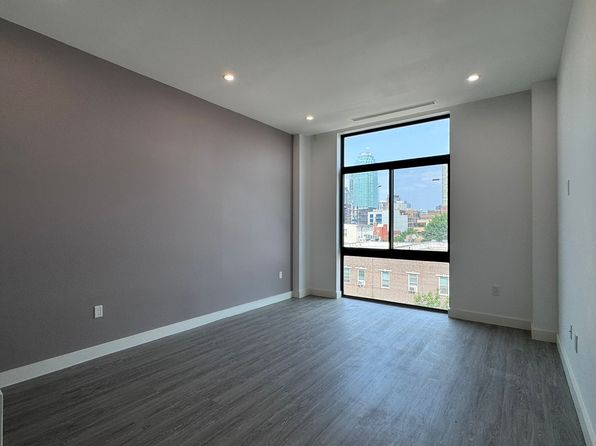 4640 Vernon Blvd #5