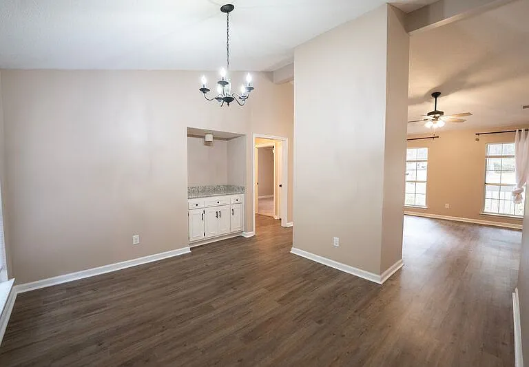 428 Floyd Cir — Photo 7