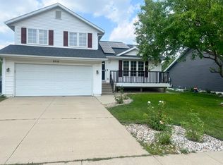 909 White Ivy Pl NE, Cedar Rapids, IA 52402