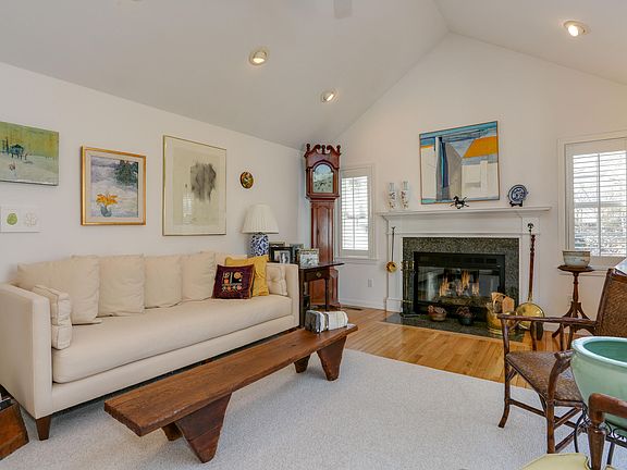 5th image of 64 Falling Leaf Lane