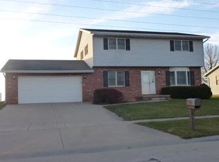 65 Kirkwood Dr, Clinton, IL 61727