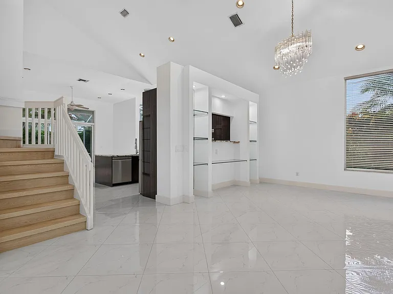 7087 NW 78th Pl — Photo 12