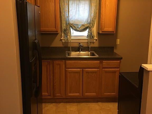 3rd image of 25451 Farringdon Ave