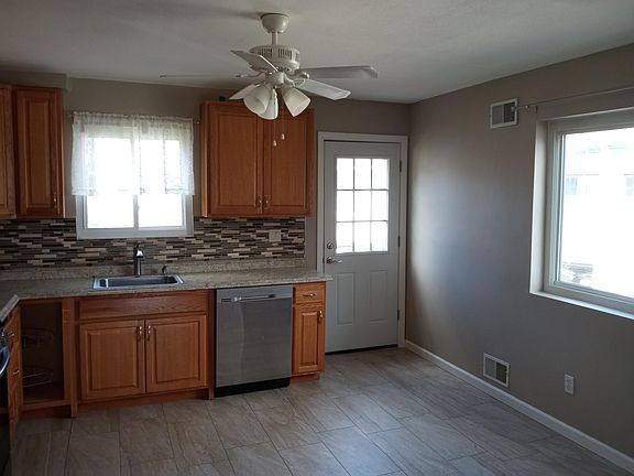 4th image of 22 Clifton Ave