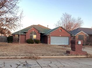 914 Harrison St, Harrah, OK 73045