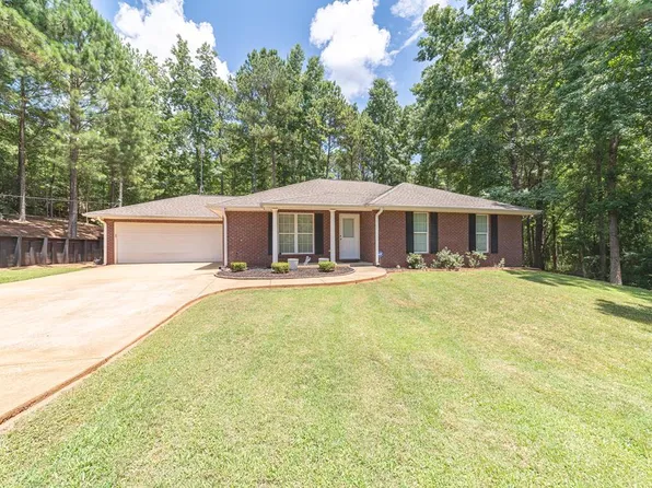 173 Village Ct, Hamilton, GA 31811
