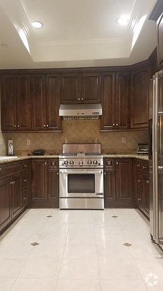 2nd image of 11582 Moorpark St