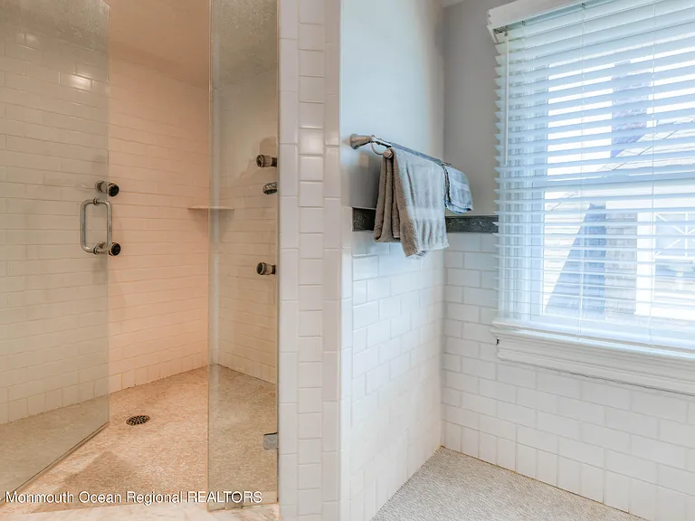 16 Abbott Ave — Photo 38