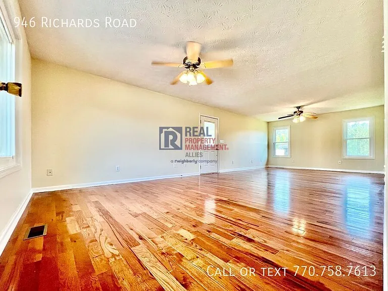 946 Richards Rd NE — Photo 8