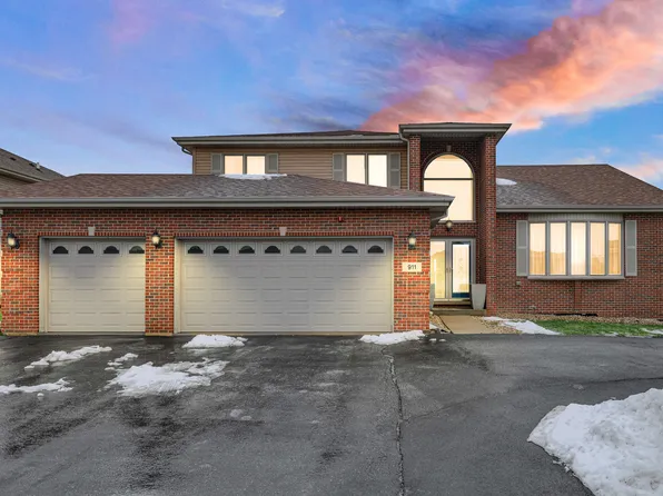 911 Destiny Dr, Matteson, IL 60443