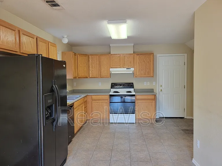 1527 Hamilton Ln — Photo 10