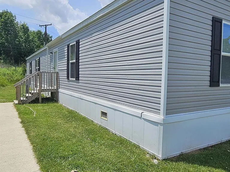 2737 W Washington Ctr #137 — Photo 13