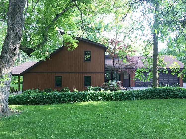 1st image of 1665 E Putnam Dr