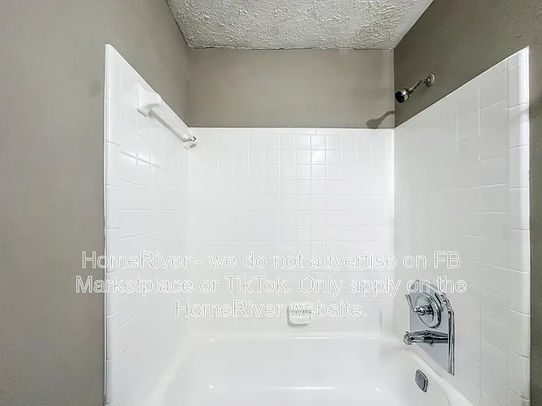 323 Park Ridge Ct — Photo 16