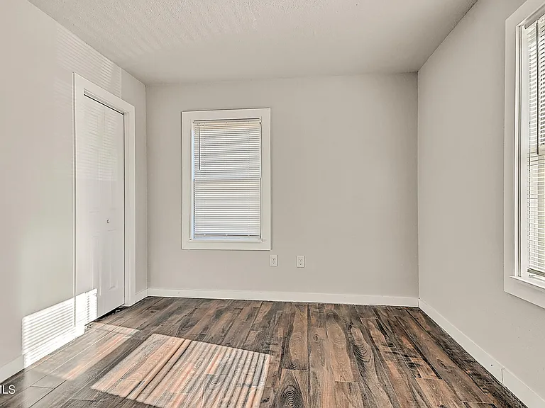488 Virgil Ave — Photo 13