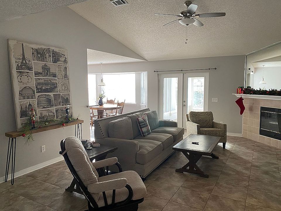 2nd image of 2593 Southern Oaks Dr