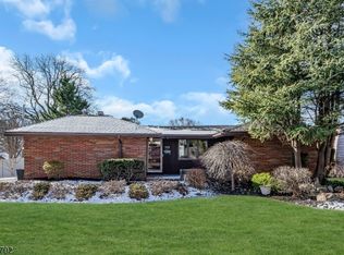 939 Lake Ave, Clark, NJ 07066