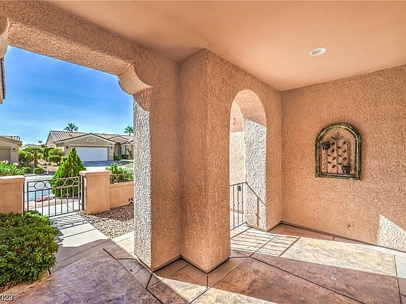 4th image of 10256 Romantico Dr