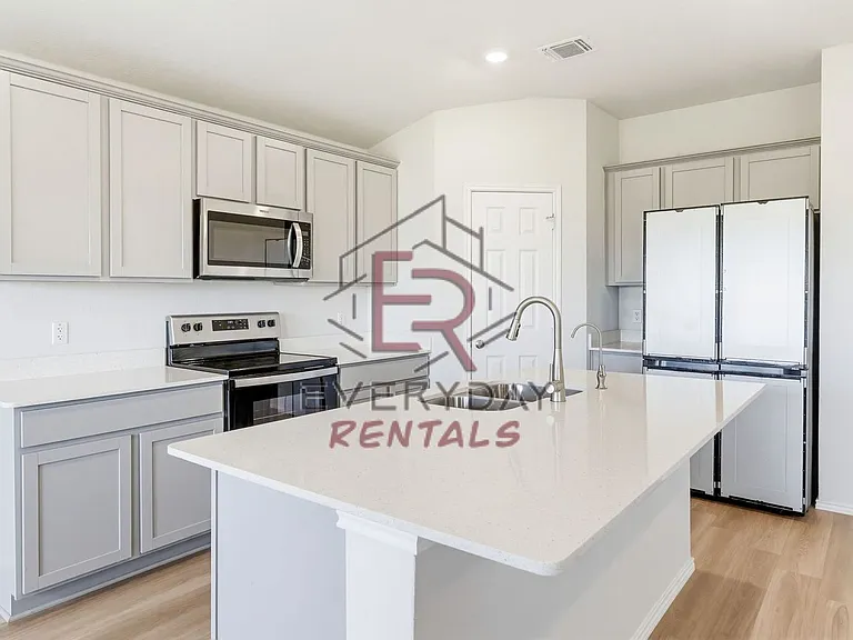 7316 Gilbert Dr — Photo 4
