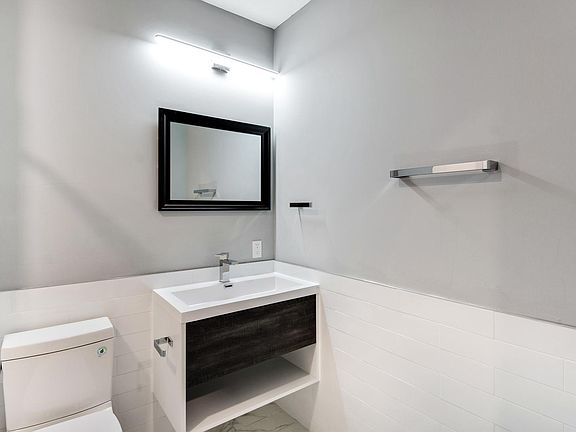 2nd image of 1527 W Girard Ave #201