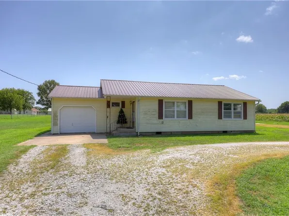 1030 W Country Rd, Columbus, KS 66725