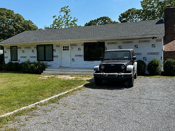 5th image of 68 Fanning Ave