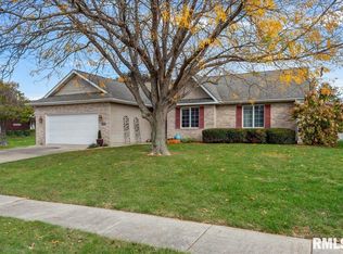 2104 Palo Alto Dr, Springfield, IL 62711