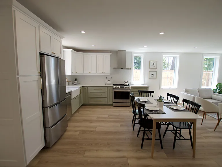 430 Greenfield St — Photo 3
