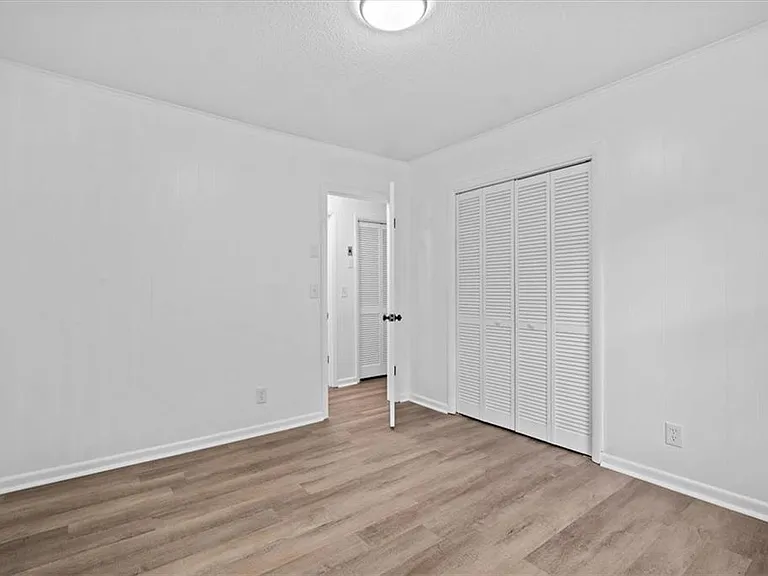 215 Thomas Heights Cir — Photo 13