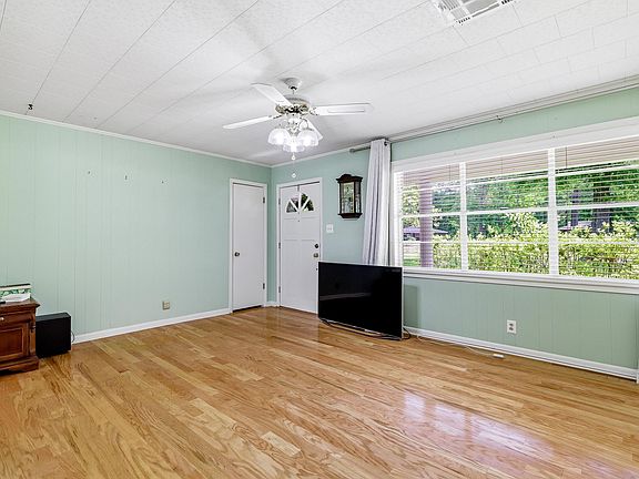 3rd image of 602 Rowland Rd