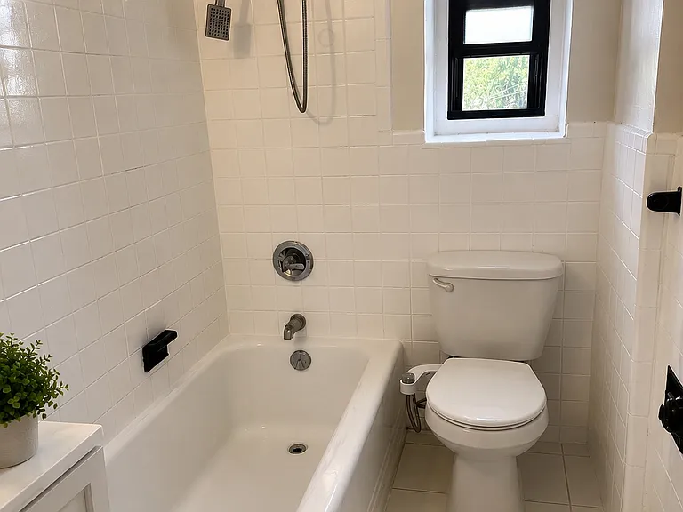 2335 Hudson Ter — Photo 3
