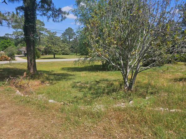 303 Clubview Dr, Moultrie, GA 31768