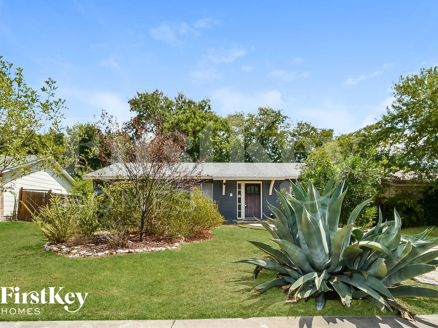 4 bed, 1.0 bath, 1013 sqft, $1,225 — Photo 1