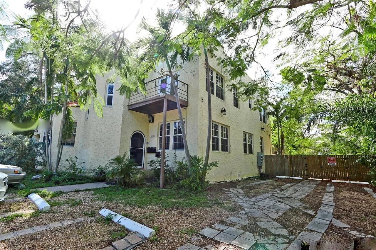 2699 SW 19th Ave — Photo 3