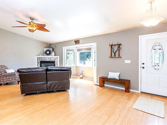 4th image of 3455 Saint Johns Ave