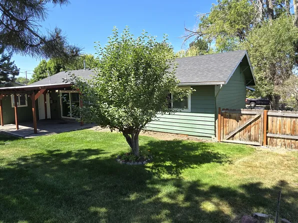637 SE Commerce St, Madras, OR 97741