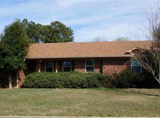 1206 N 8th St, Van Buren, AR 72956