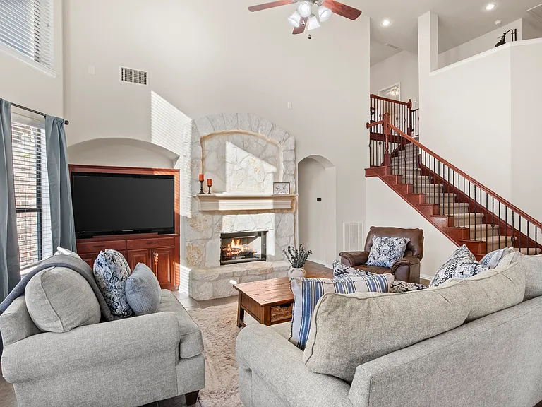 201 Barkley Dr — Photo 9